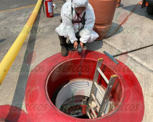 Tanques de almacenamiento de combustible y drenado de agua equipo capacitado